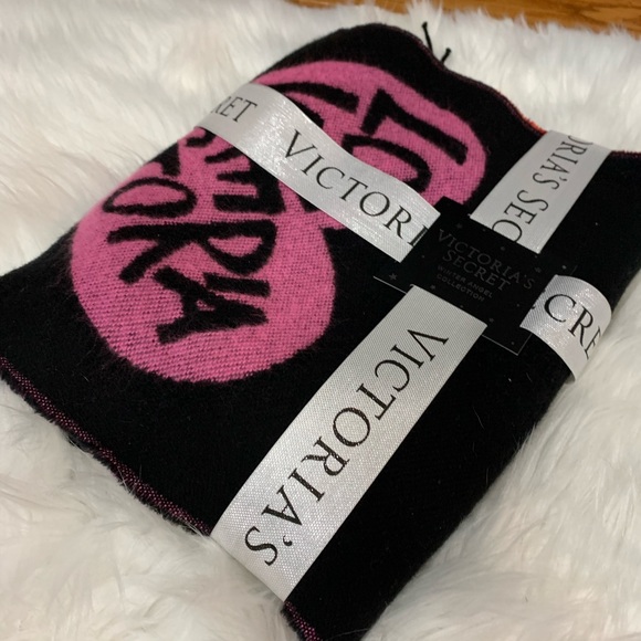 Victoria’s Secret scarf NEW - Picture 2 of 3